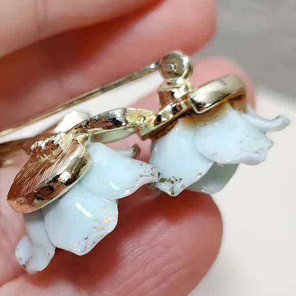 Vintage CORO Baby Blue Porcelain Double Rose Enameled Leaf Brooch Pin - Picture 6 of 11